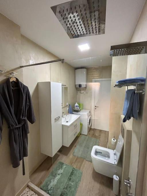 Apartamento Modern Flat Near The Lake And Blloku *